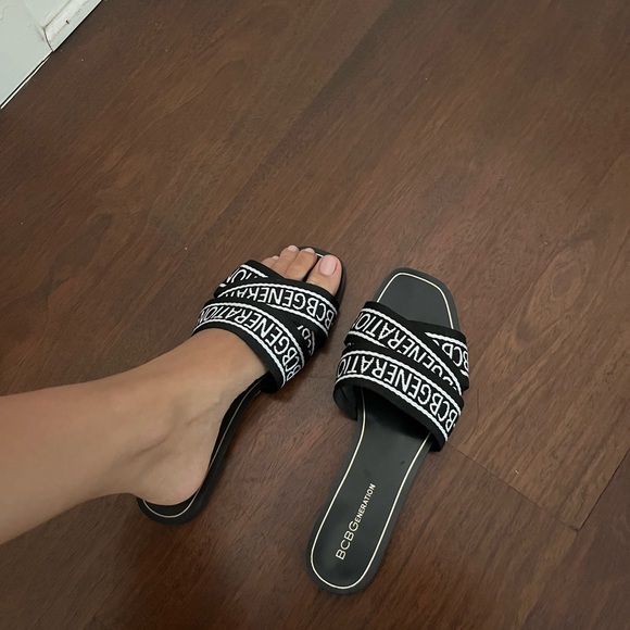 Beautiful shoe that works with any outfit - Picture 3 of 3